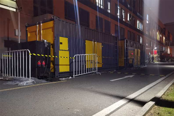 繁昌柴油发电机组的输出电压是如何调节的？