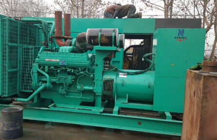 繁昌发电机组如何判断水冷式机油散热器内部是否需要清洗？